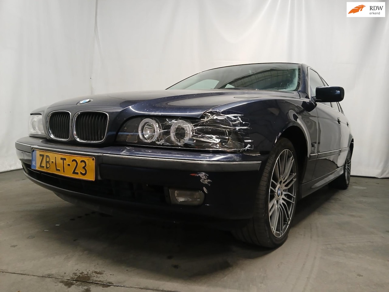 BMW 5-serie - 523i Executive - Schade - AutoWereld.nl