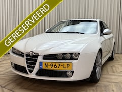 Alfa Romeo 159 Sportwagon - 1.7 T TI *Schuifdak* CarPlay, Leder+Stoelverw., BOSE, Xenon, 19" TI, 200PK