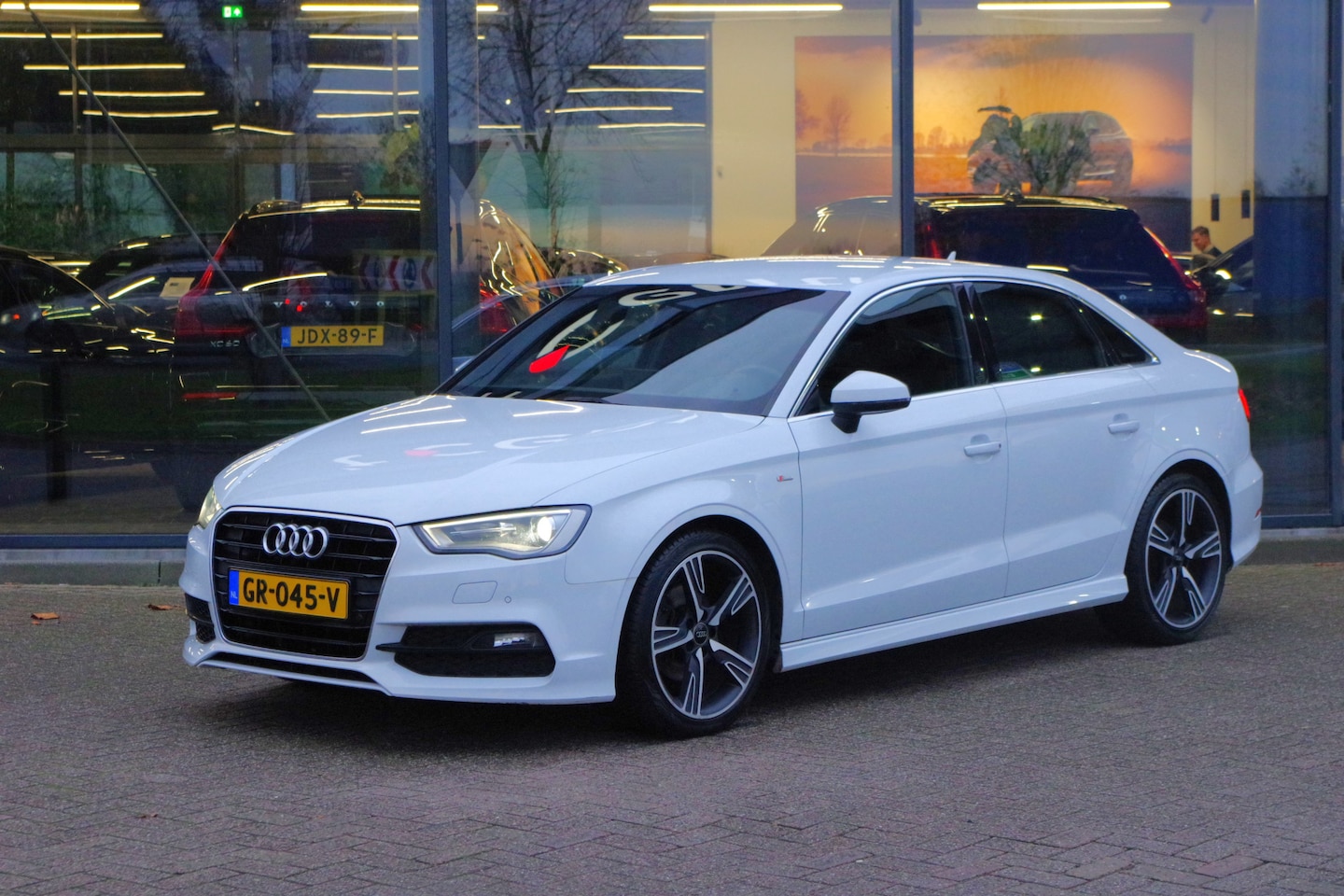 Audi A3 Limousine - 1.4 TFSI 150 PK CoD Automaat S-Line Ambition Sport Edition, Xenon, Trekhaak, B&O Sound - AutoWereld.nl