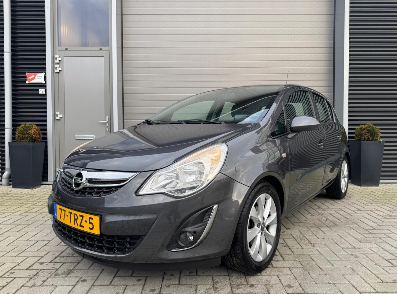 Opel Corsa - 1.2-16V Anniversary Edition 1.2-16V Anniversary Edition - AutoWereld.nl