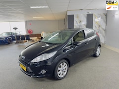 Ford Fiesta - 1.4 Ghia Apk Nieuw, Clima, Cruise, Parksensor, Trekhaak, N.A.P, Lm velgen, 2 sleutels + fa