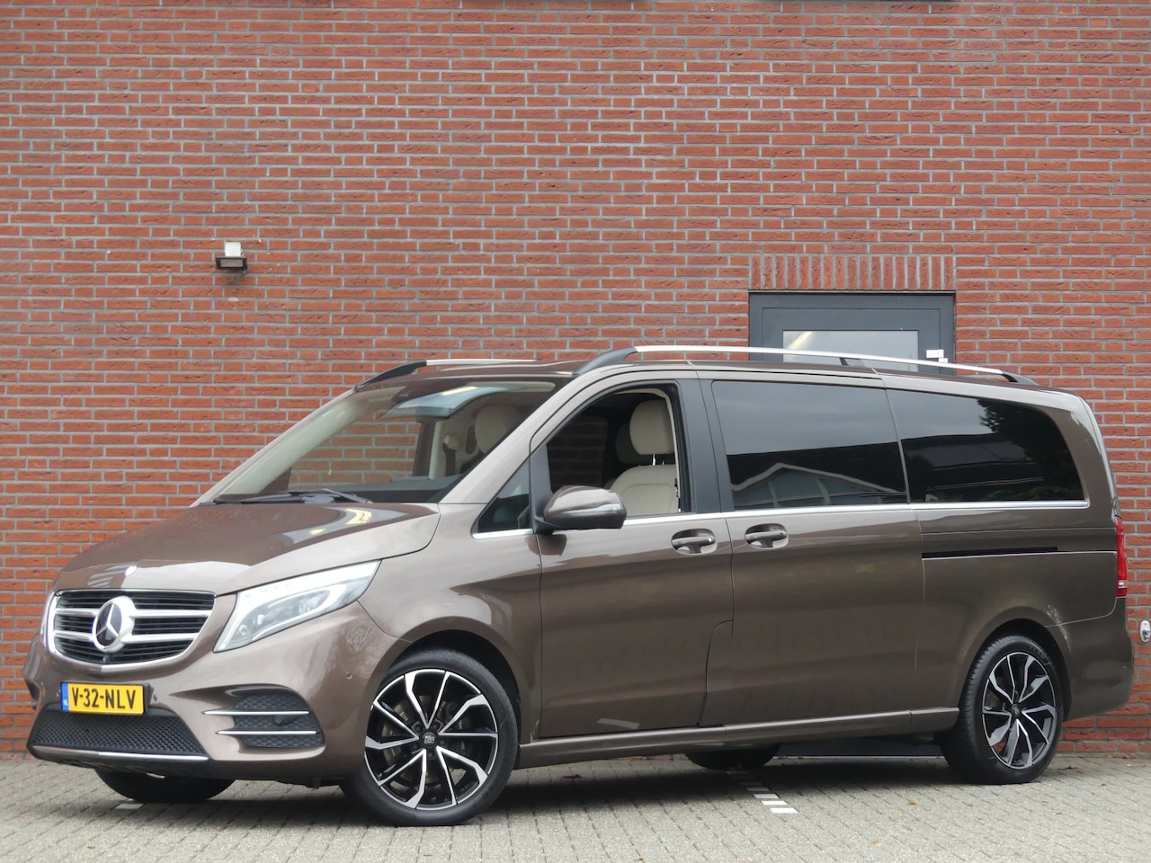 Mercedes-Benz V-klasse - 250 CDI Extra Lang 4-Matic Exclusive AMG PAKKET Dubbel Cabine - AutoWereld.nl