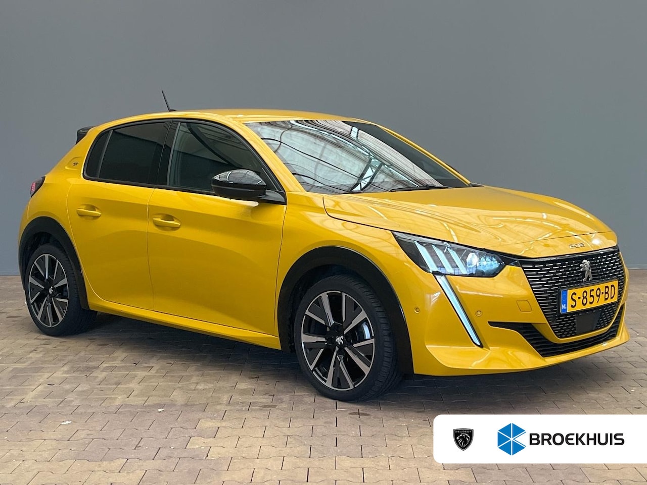 Peugeot 208 - 1.2 PureTech GT Camera | Parkeersensoren Rondom | 17" Lichtmetaal | Digitaal Dashboard | C - AutoWereld.nl