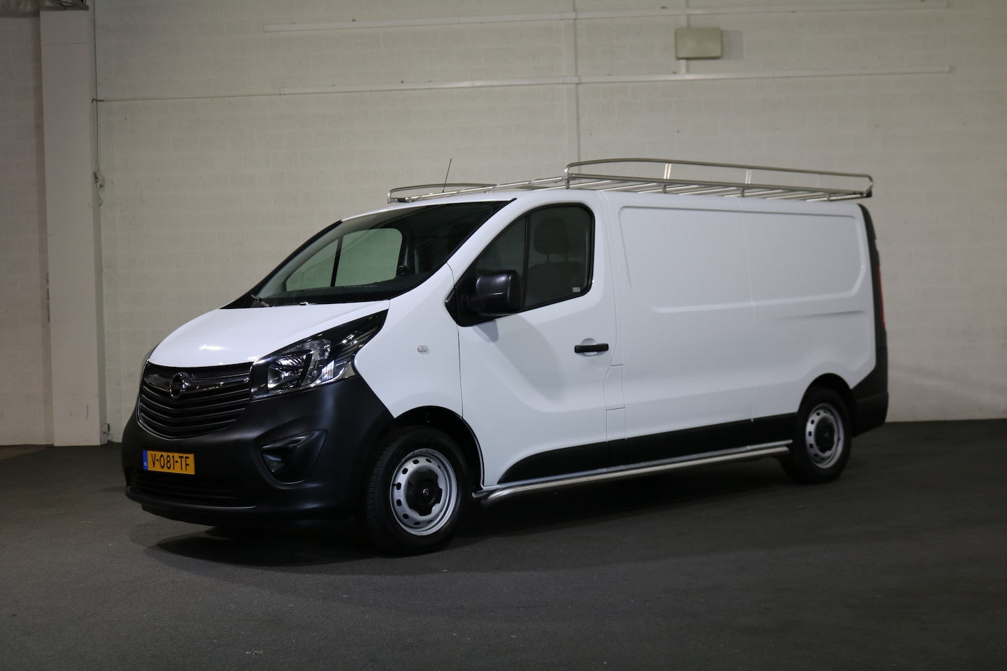 Opel Vivaro - 1.6 CDTI 125pk L2 H1 Airco Navigatie Imperiaal Trekhaak Inrichting - AutoWereld.nl