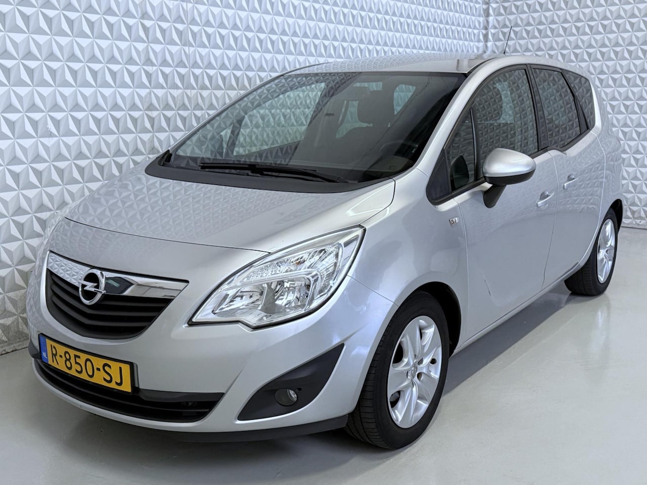 Opel Meriva - 1.4 Edition Airco Cruise TREKHAAK / 112.000km (2011) - AutoWereld.nl