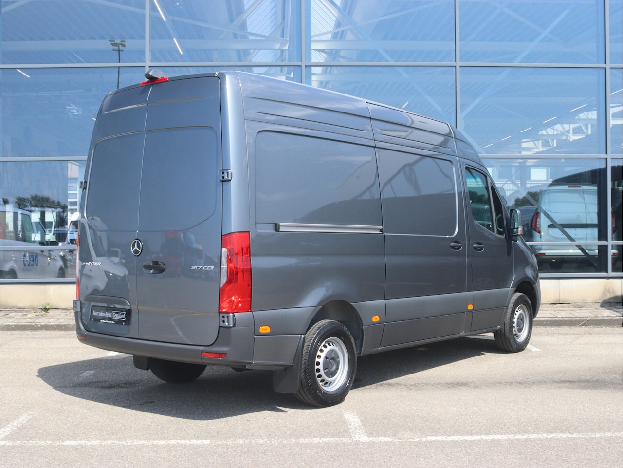 Mercedes-Benz Sprinter - 317 CDI L2H2 Pro | AIRCO/CAMERA/DISTRONIC/2x SCHUIFDEUR | Certified - AutoWereld.nl
