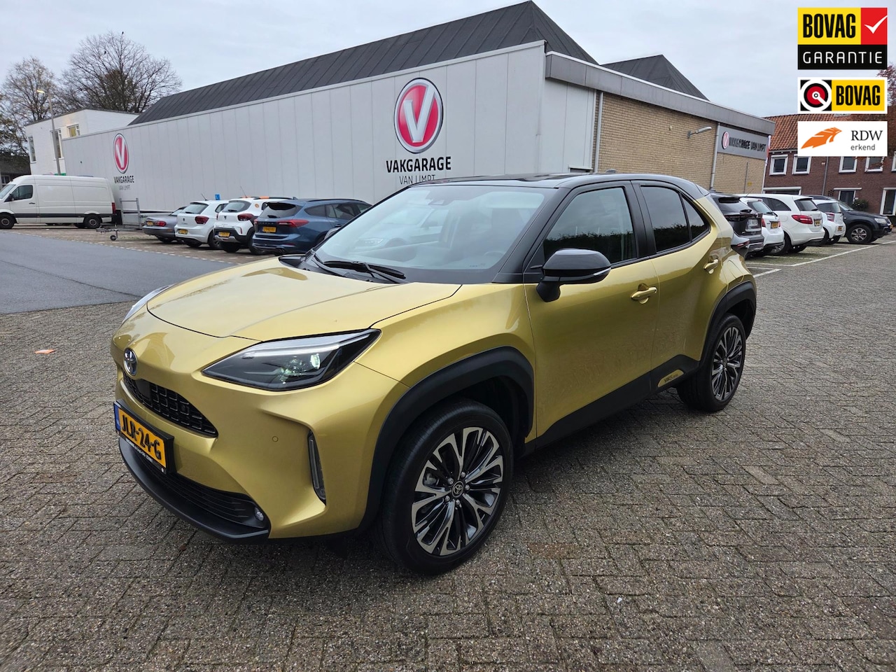 Toyota Yaris Cross - 1.5 Hybrid Executive | Navigatie | 18"LM-velgen | 2-Tone Lakkleur | Halflederen bekleding - AutoWereld.nl