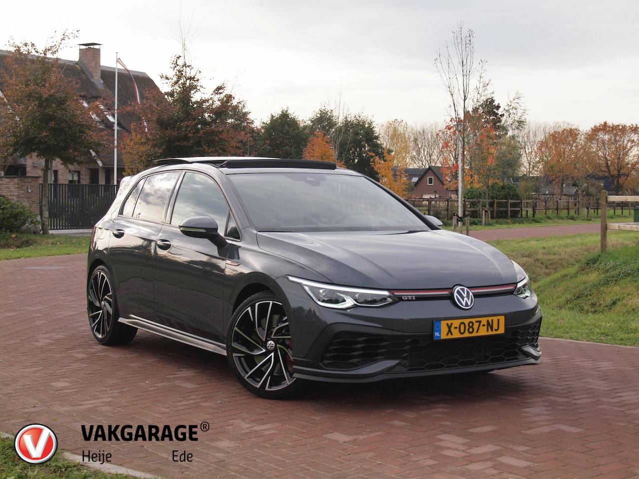 Volkswagen Golf - 2.0 TSI GTI | Panoramadak | Camera | Apple Carplay | Cruise Control | Automaat | - AutoWereld.nl