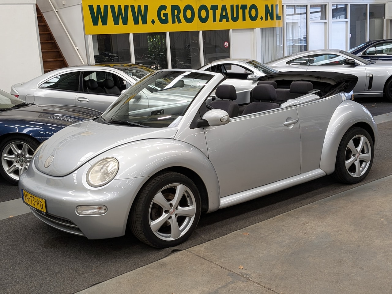 Volkswagen New Beetle Cabriolet - 1.6 Highline Airco, Stuurbekrachtiging - AutoWereld.nl