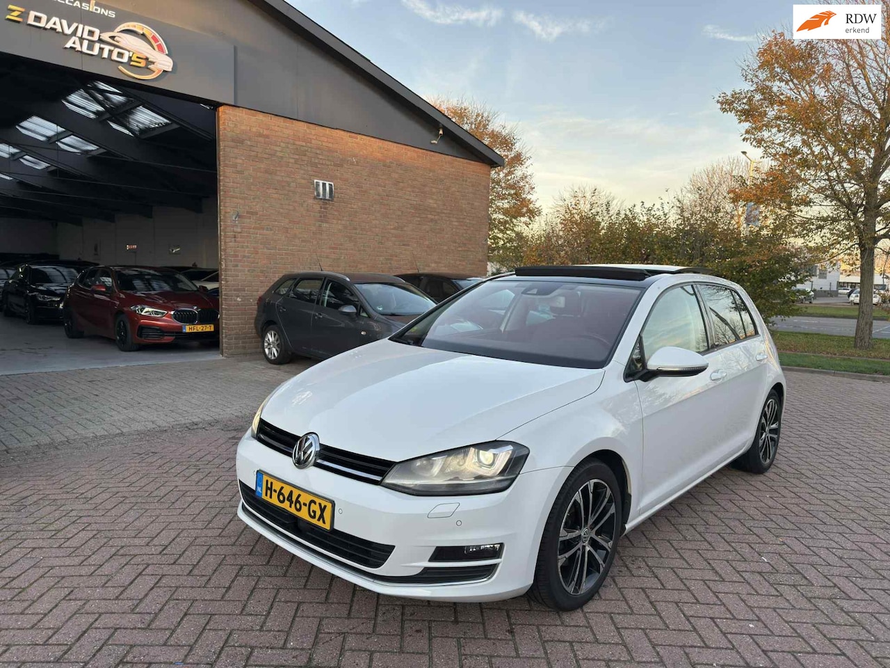 Volkswagen Golf - 1.4 TSI Connected Series \ Pano \ Cam - AutoWereld.nl