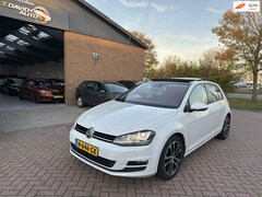 Volkswagen Golf - 1.4 TSI Connected Series \ Pano \ Cam