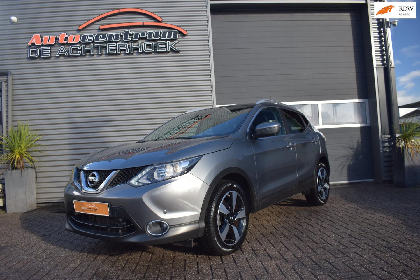 Nissan Qashqai - 1.2 Tekna Navi / Glasdak / Keyless!! - AutoWereld.nl