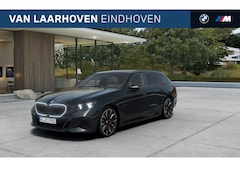BMW 5-serie Touring - 530e M Sport Automaat / Panoramadak / Trekhaak / Adaptief onderstel professional / Bowers