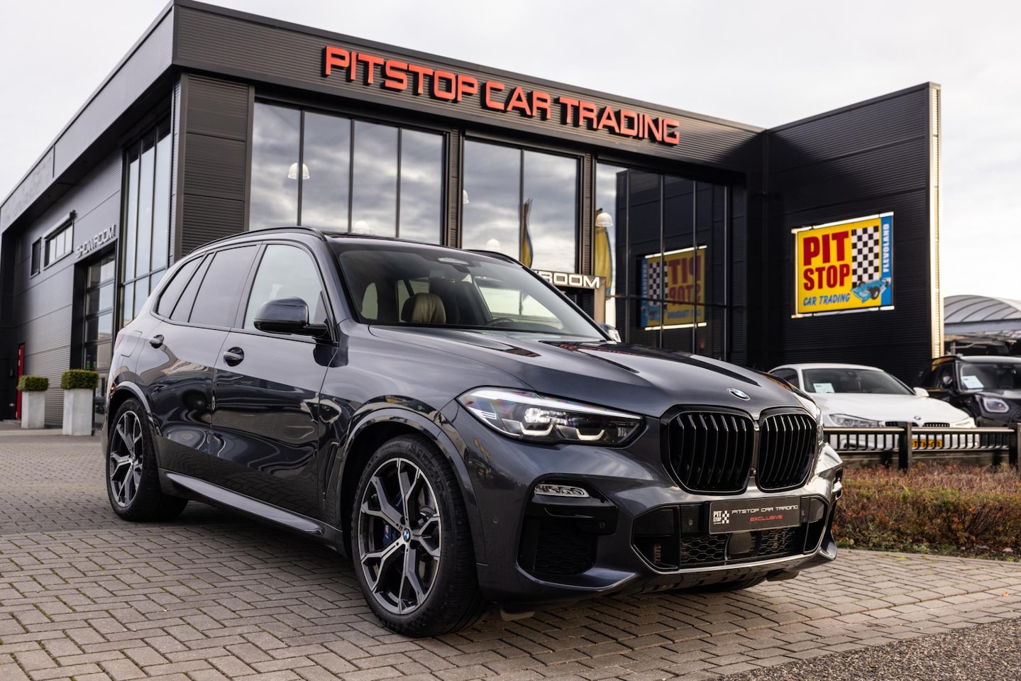 BMW X5 - XDrive45e M-Sport, Pano, Trekhaak, H&K Audio, Dealer onderhouden! - AutoWereld.nl