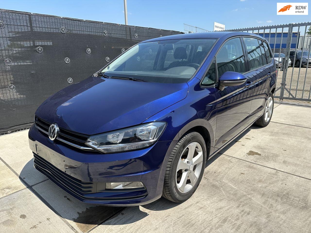 Volkswagen Touran - 1.4 TSI MINIMAL DAMAGE / RIJDBARE SCHADE - AutoWereld.nl