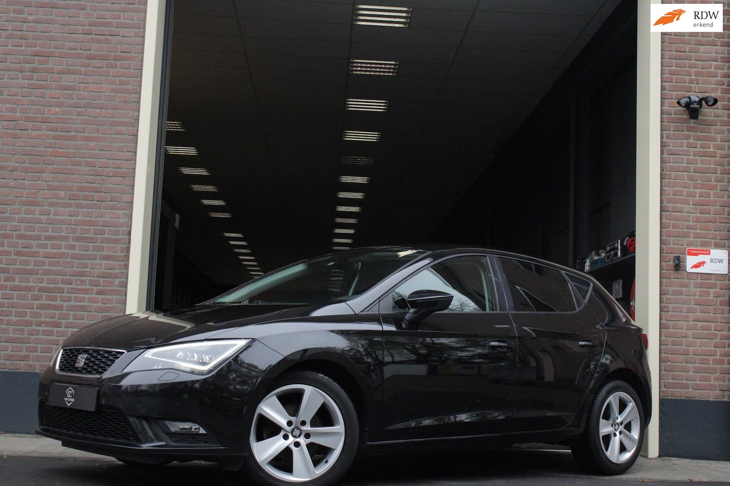 SEAT Leon - 1.2 TSI FR |110PK|LED|CarPlay|Cruise|PDC|Stoelverw.| - AutoWereld.nl