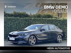 BMW i5 - eDrive40 | M-Sport Pro | 20'' | Panorama. | Comfortstoel. | Stoelvent. | Park. + Driv. Plu