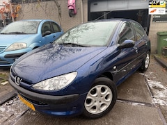 Peugeot 206 - 1.4 One-line Apk/Airco/Boekjes/Facturen/Lage km