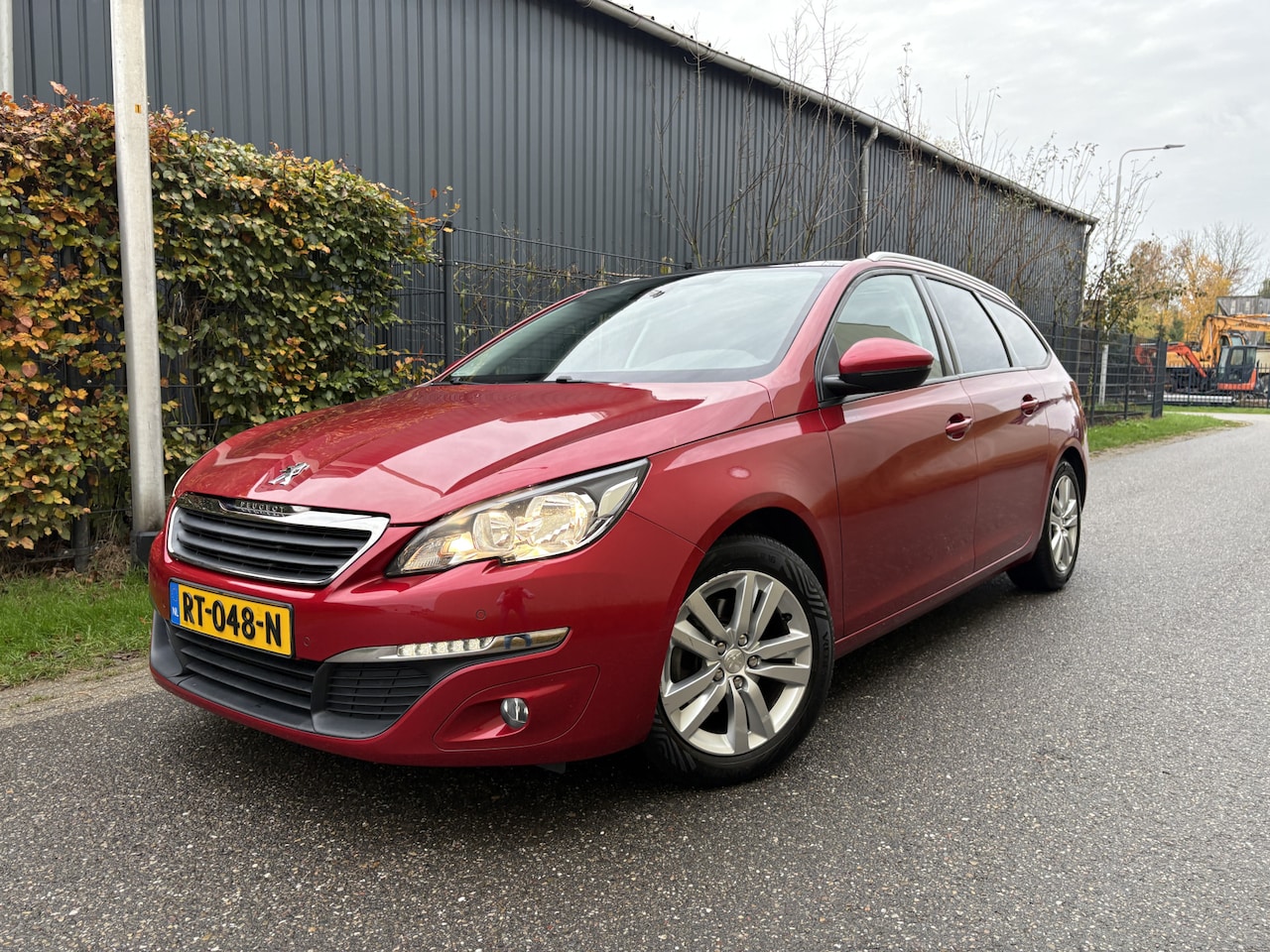 Peugeot 308 SW - 1.2 PureTech Blue Lion / NAVI / CRUISE / PANORAMADAK / 122dkm! NAP! - AutoWereld.nl