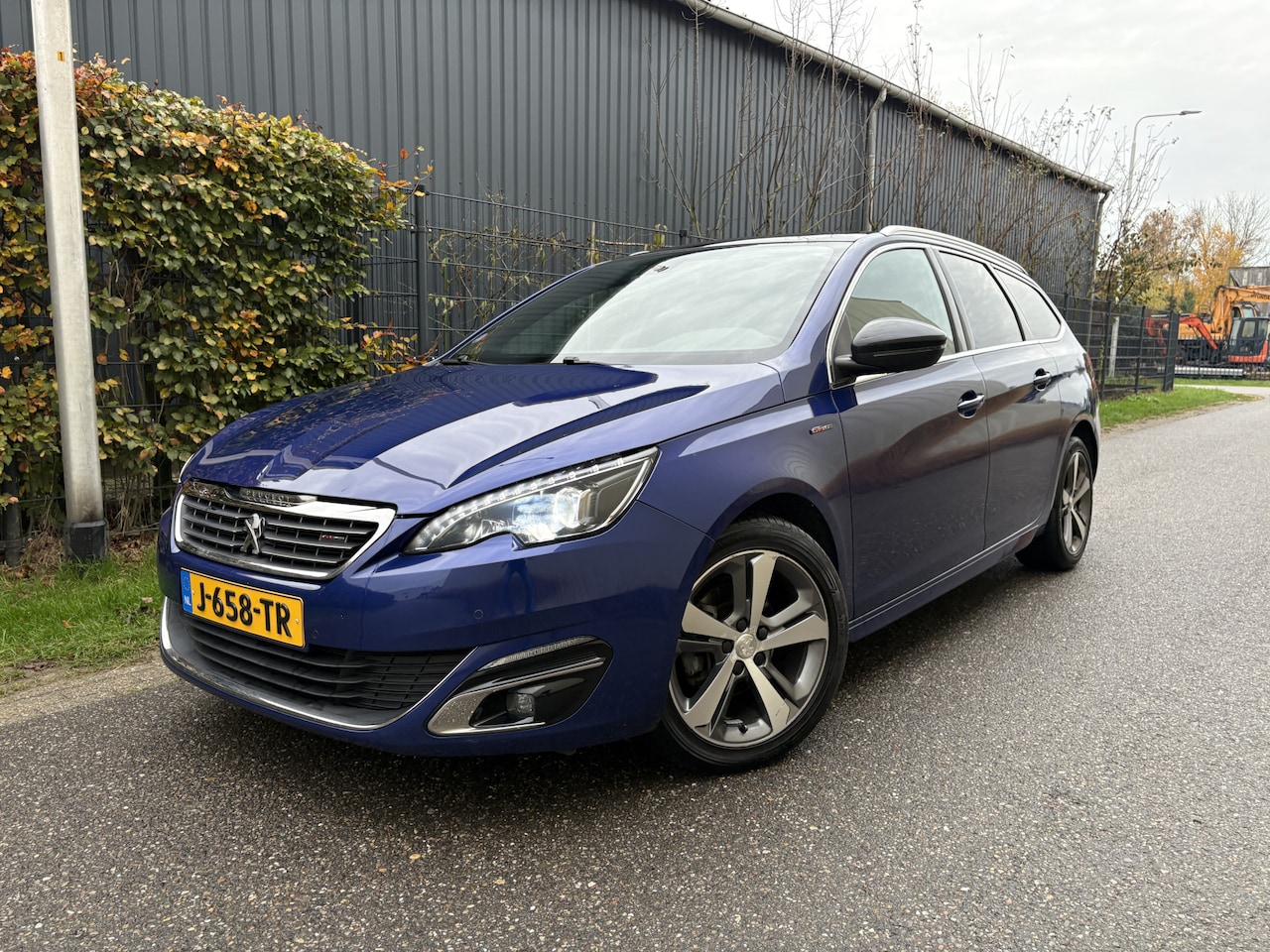 Peugeot 308 SW - 1.2 PureTech GT-line / PANORAMADAK / NAVI / CRUISE / 127dkm! - AutoWereld.nl