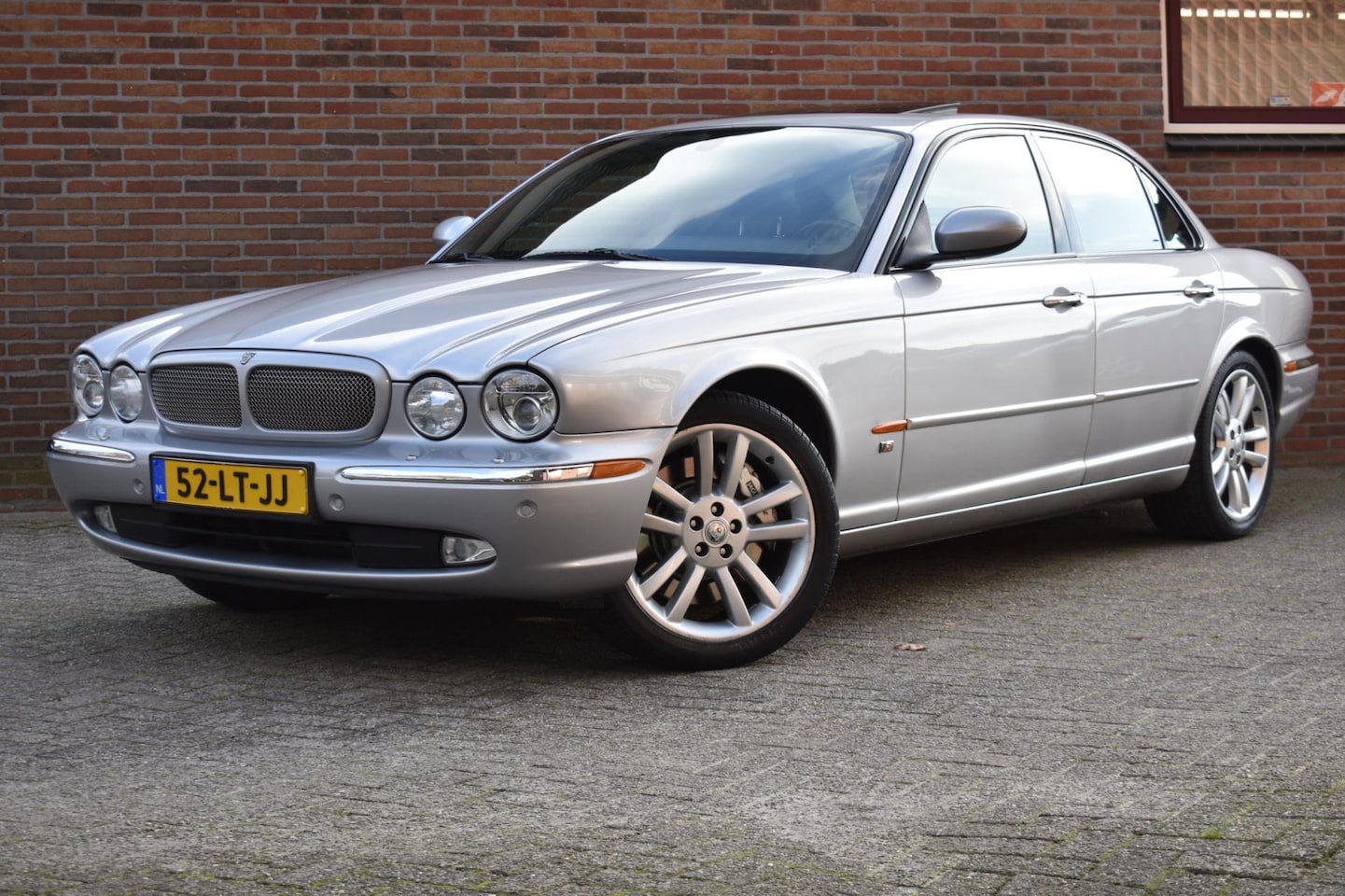 Jaguar XJR - 4.2 V8 S/C '03 Youngtimer Leder Clima Cruise Inruil mogelijk Kantel schuif 396 pk - AutoWereld.nl