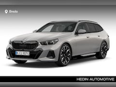 BMW 5-serie Touring - 530e M sport | M Sport pro | Trekhaak | Glazen dak