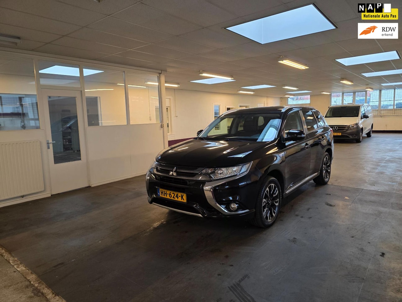 Mitsubishi Outlander - 2.0 PHEV Executive Edition 2.0 PHEV Executive Edition - AutoWereld.nl