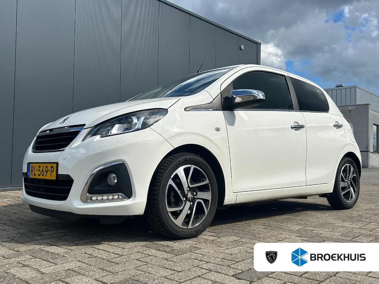 Peugeot 108 - 1.0 e-VTi Allure TOP! | LUXE UITVOERING | ELEKTRISCH VOUWDAK | KEYLESS ENTRY/START | CAMER - AutoWereld.nl