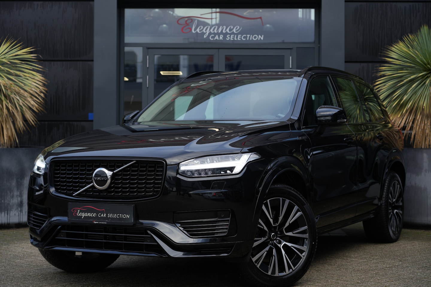 Volvo XC90 - 2.0 T8 Recharge AWD Ultra Dark 455pk Panoramadak/Stoelverwarming/Camera - AutoWereld.nl