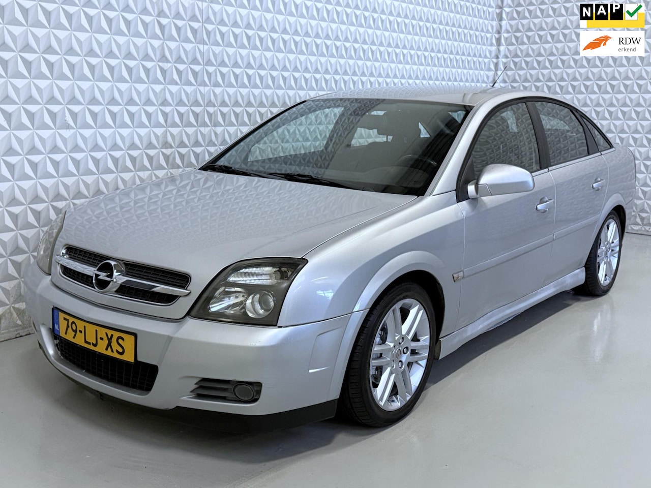 Opel Vectra GTS - 1.8-16V Elegance van de 2e eigenaar! (2003) - AutoWereld.nl