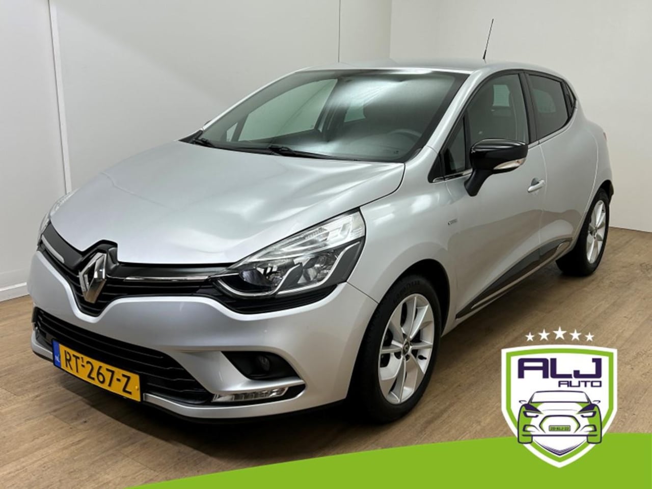 Renault Clio - Occasion 0.9 TCe Limited | Grijs | Airco | Tweedehands Renault Clio | Bluetooth | Cruiseco - AutoWereld.nl