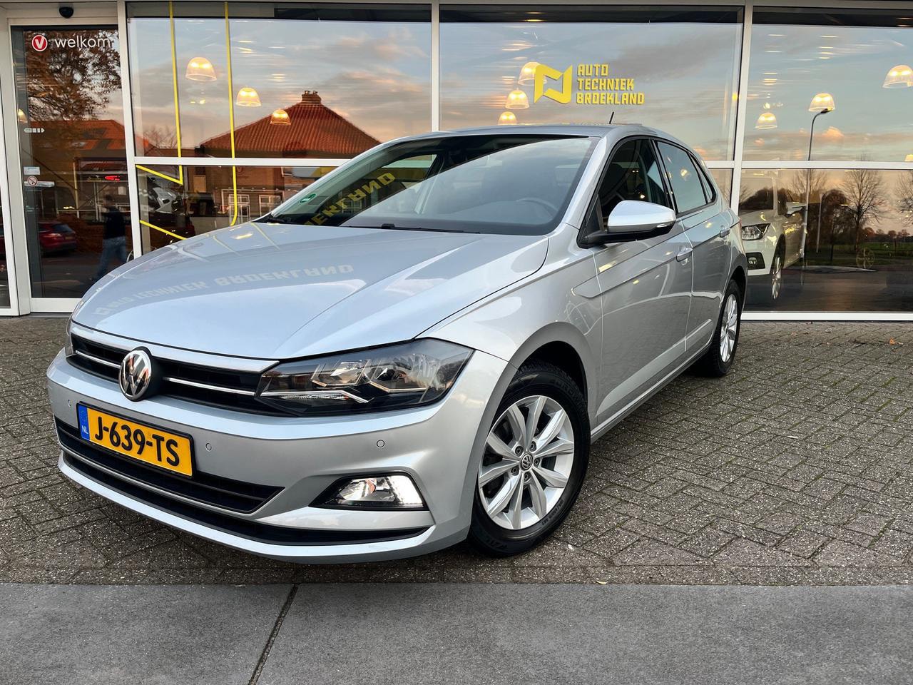 Volkswagen Polo - 1.0 TSI CRUISE | LED | CARPLAY | PARKEERSENSOREN - AutoWereld.nl
