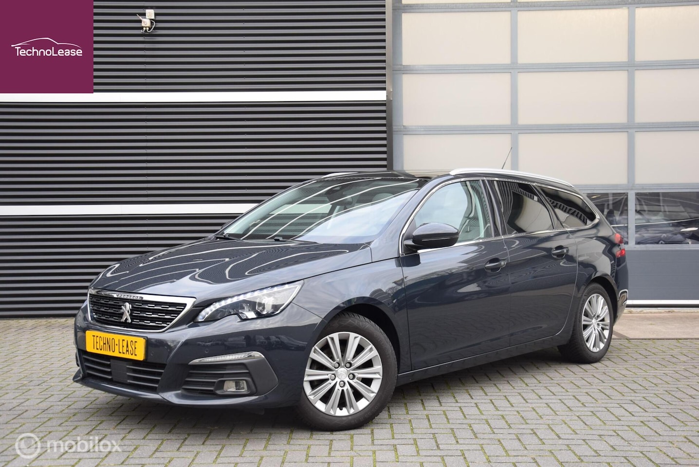 Peugeot 308 SW - 1.5 BlueHDi Blue Lease Premium Panorama dak DENON Hifi Camera - AutoWereld.nl