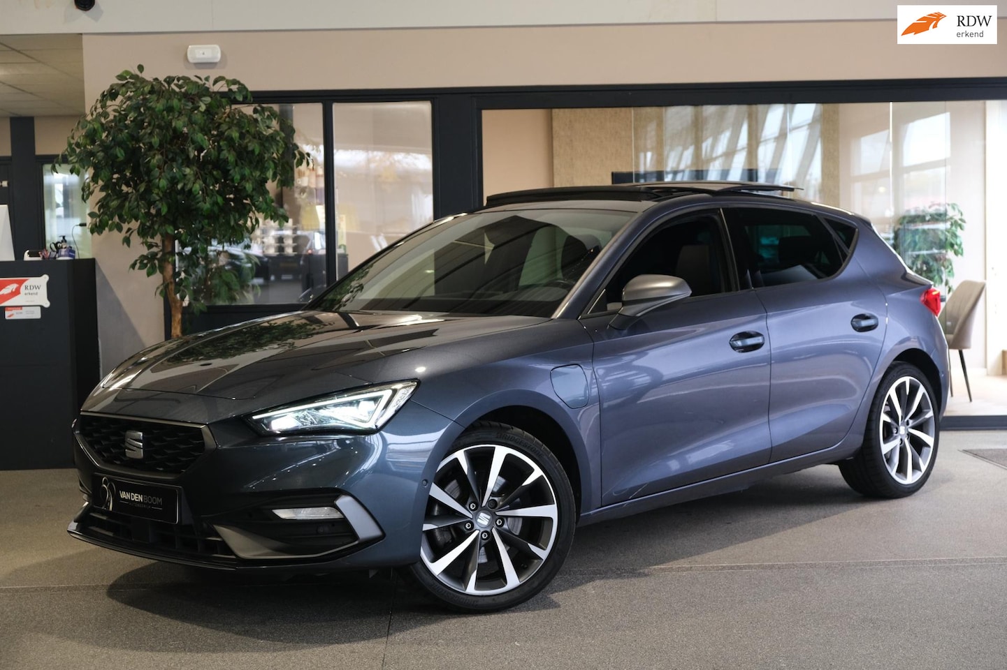 SEAT Leon - 1.4 TSI eHybrid PHEV FR Pano Navi Leder Led Cam Acc Pdc - AutoWereld.nl