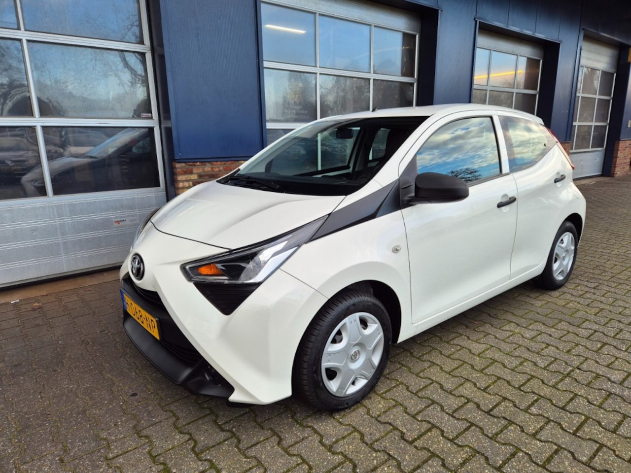 Toyota Aygo - 1.0 VVT-I X-FUN TREKHAAK, Bleutooth, ALL IN prijs! - AutoWereld.nl