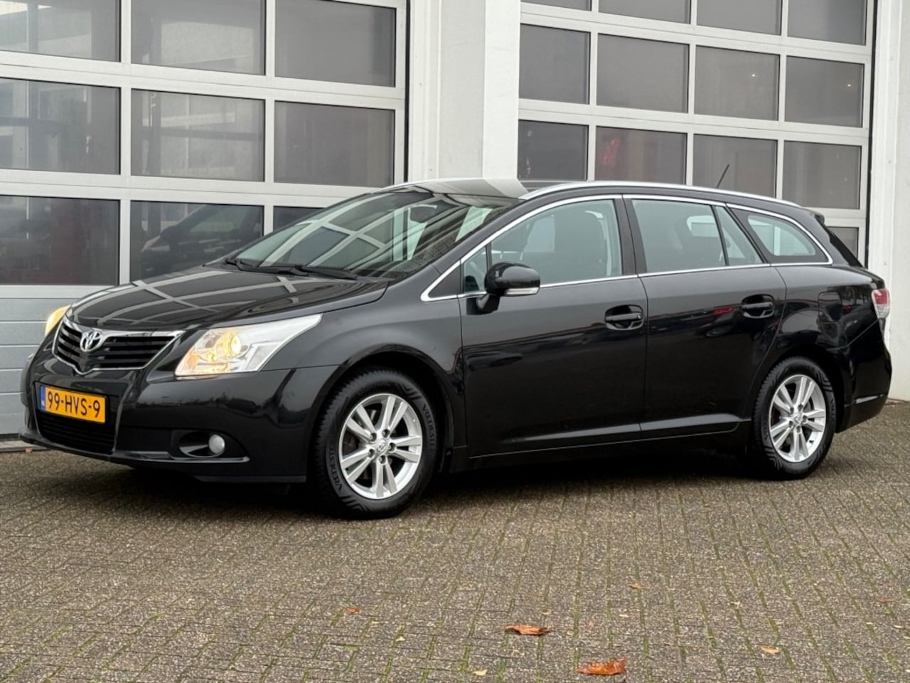 Toyota Avensis - 1.8 VVTI 147PK Dynamic Navi Cruise Clima Trekhaak - AutoWereld.nl