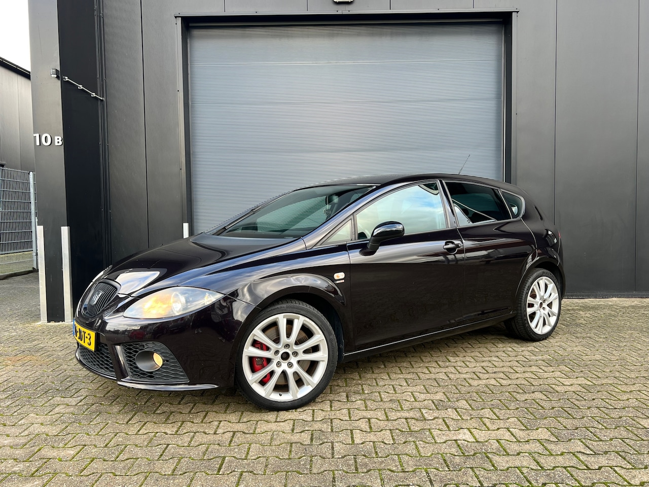 SEAT Leon - 2.0 TFSI Cupra |Paars, NAP, 241PK| - AutoWereld.nl