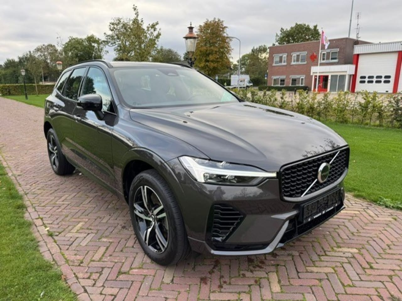 Volvo XC60 - T6 R-Design Automaat Plug-In - AutoWereld.nl