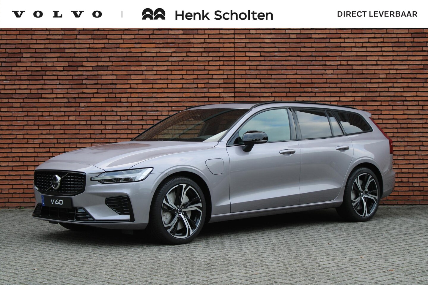 Volvo V60 - T6 Plug-in hybrid AWD Plus Dark | Stoelverwarming voor/achter | Verwarmbaar stuurwiel | El - AutoWereld.nl