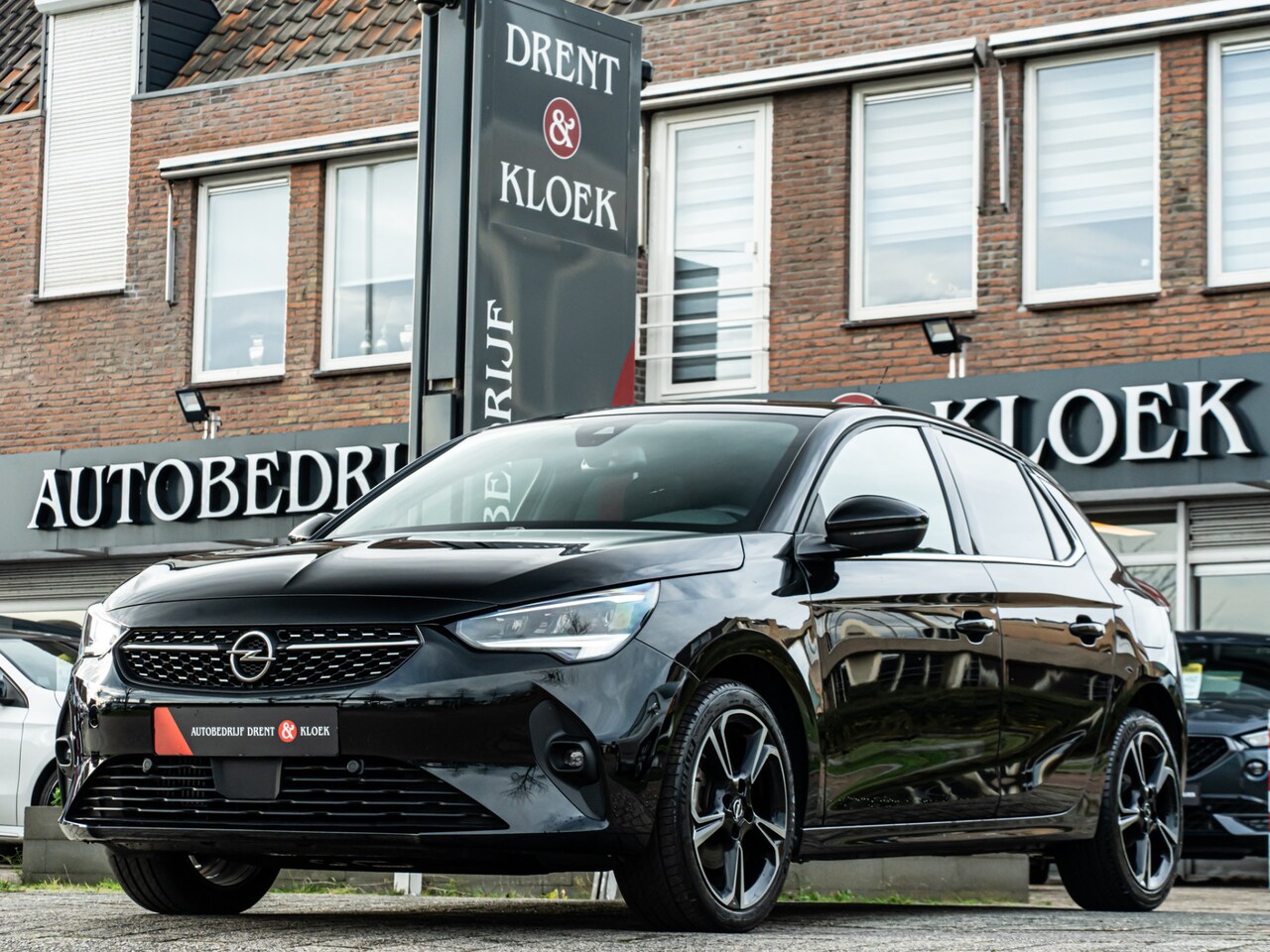 Opel Corsa - 1.2 Turbo Elegance PANO LED CAMERA STOEL EN STUURW VERW 17 INCH DODEHOEK - AutoWereld.nl