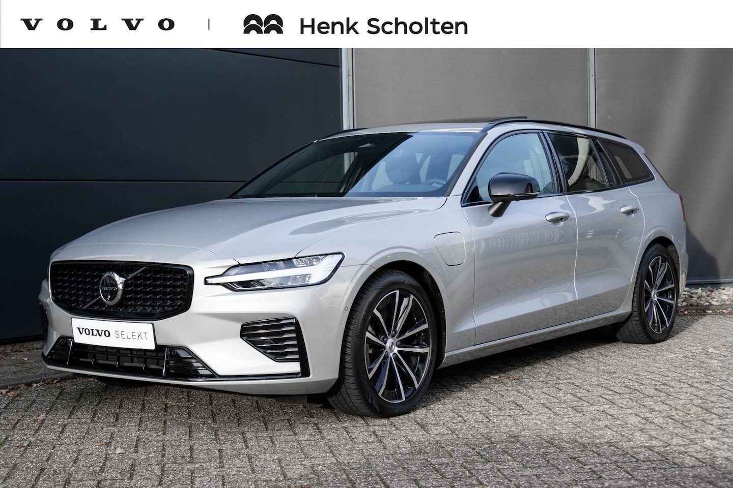 Volvo V60 - T6 Plug-in hybrid AWD Plus Dark | Verwarmbare Voorstoelen (met geheugen) | Stuurwiel en Ac - AutoWereld.nl