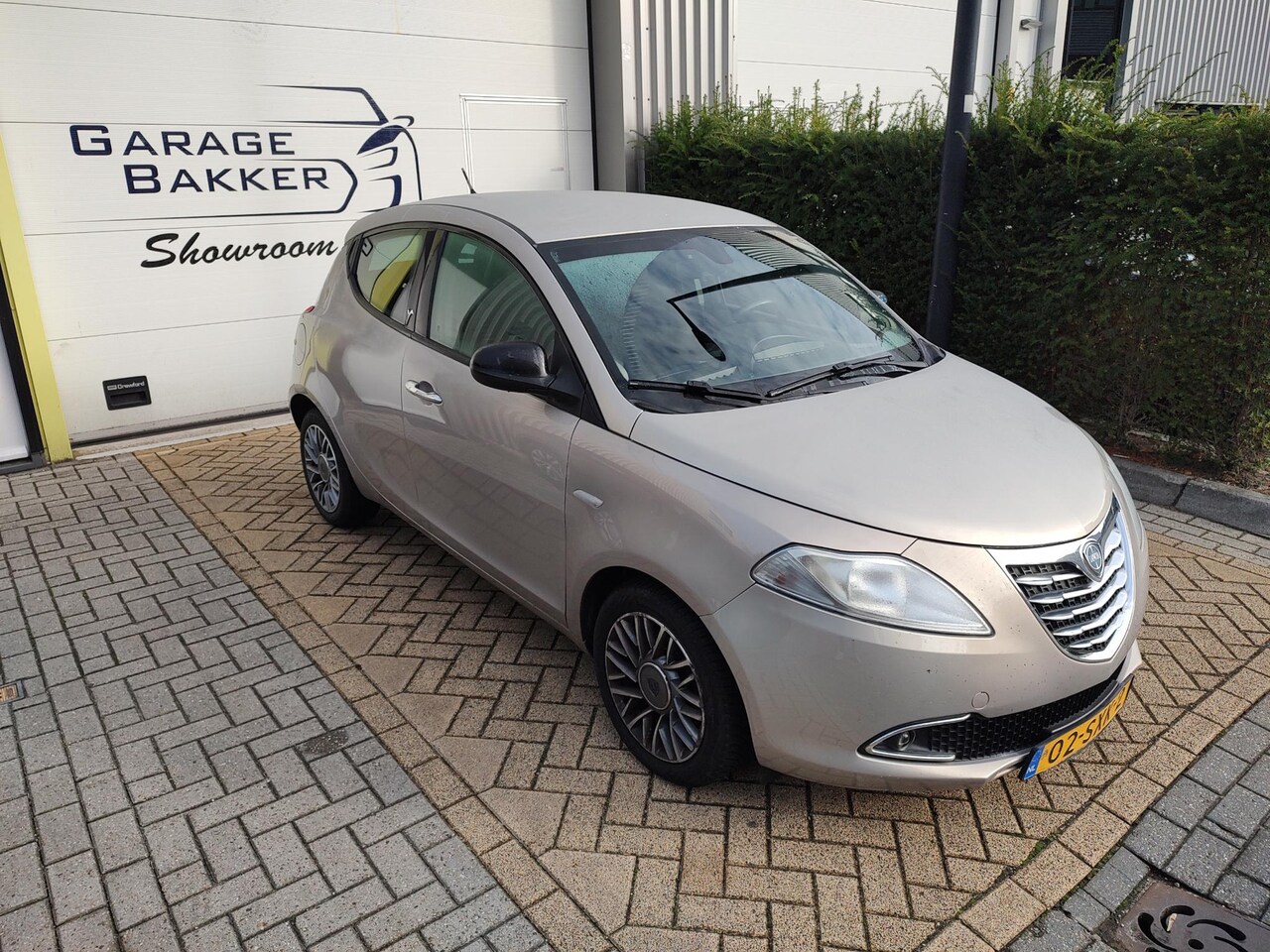 Lancia Y(psilon) - Ypsilon 0.9 TwinAir Platinum Airco All-Season Banden Bluetooth probleem - AutoWereld.nl