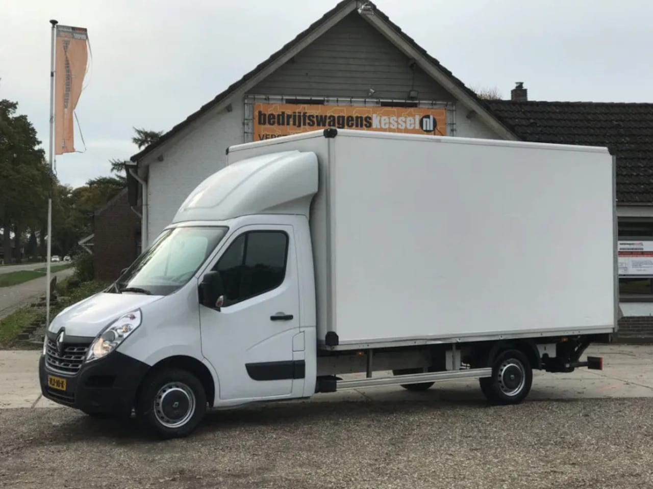 Renault Master - T35 2.3 dCi 135 Euro 6 Bakwagen Koffer Laadklep - AutoWereld.nl