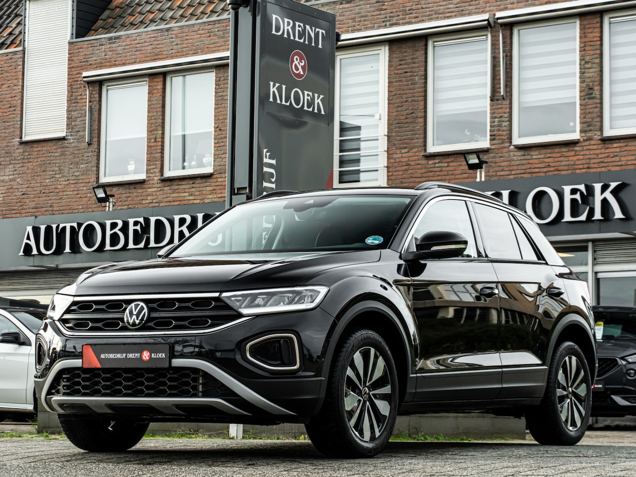 Volkswagen T-Roc - 1.0 TSI Life Edition GOAL FULL LED STOELVERW VIRTUAL DASH PRIVACY GLASS ADAP CRUISE - AutoWereld.nl