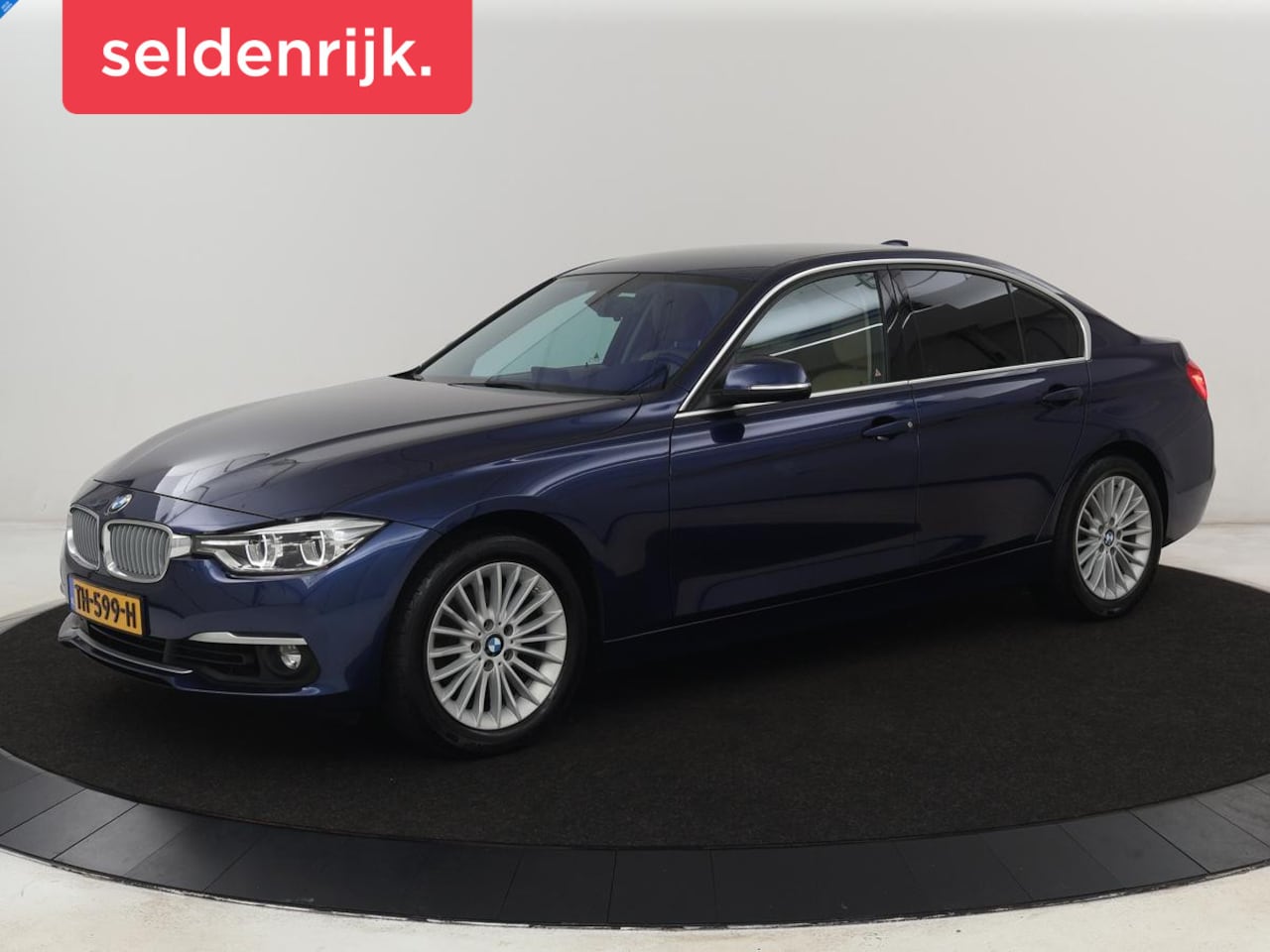 BMW 3-serie - 318i Luxury Edition | Leder | Stoelverwarming | Navigatie | Trekhaak | Full LED | Climate - AutoWereld.nl