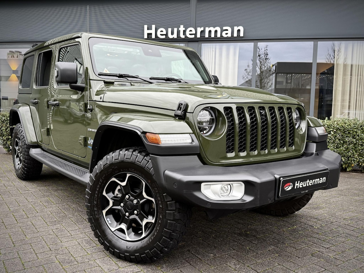 Jeep Wrangler Unlimited - 4xe 380 Sahara Plug-in Hybrid/ Open Sky/ LED - AutoWereld.nl