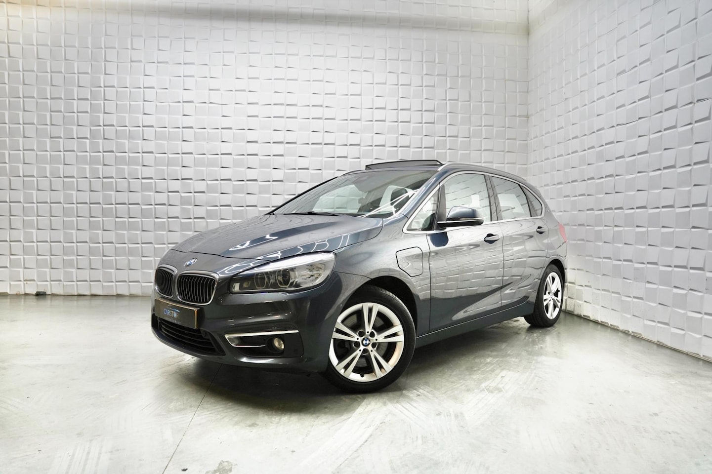 BMW 2-serie Active Tourer - 225xe Centennial High Executive PANO - AutoWereld.nl