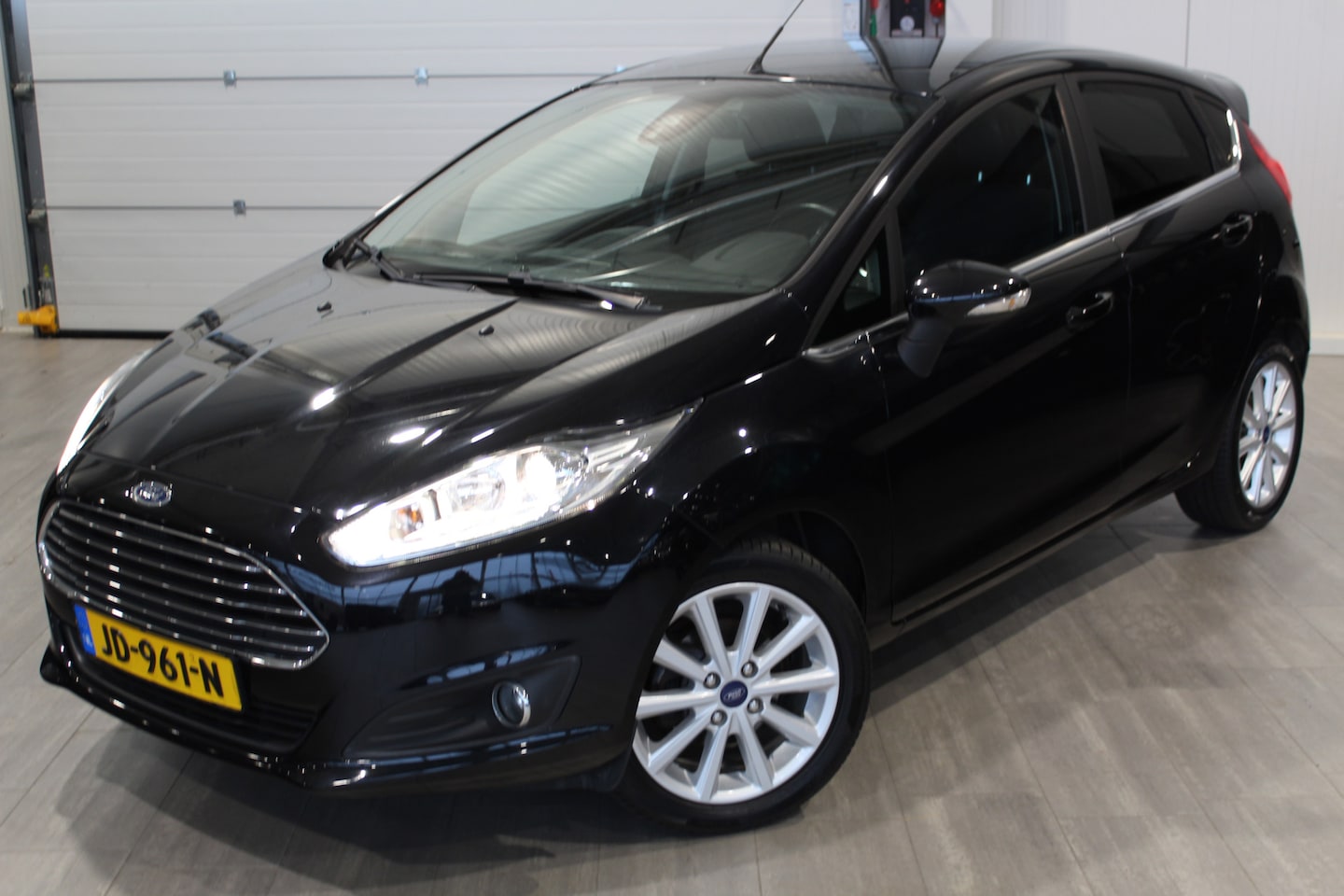 Ford Fiesta - 1.0-100pk EcoBoost Titanium 5drs. Keurige Ford Fiesta. Uitgebreide fotoreportage volgt ! V - AutoWereld.nl