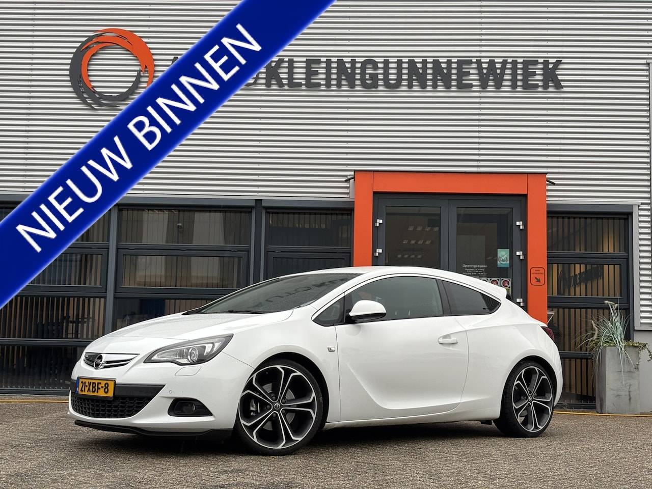 Opel Astra GTC - 1.4 Turbo Sport / Navi / Parkeersensoren V+A / Bleutooth / Cruise Control / - AutoWereld.nl