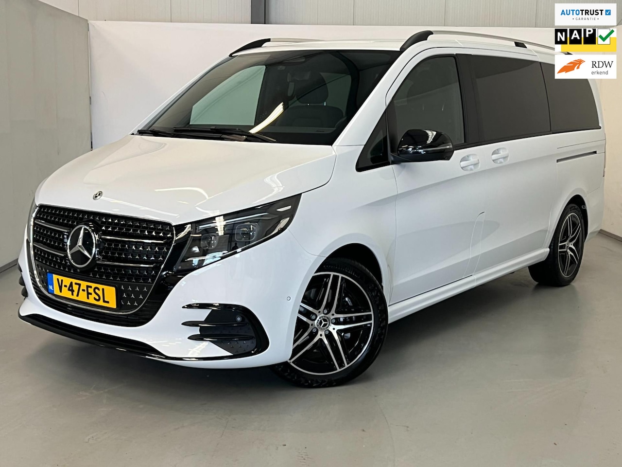 Mercedes-Benz V-klasse - 300d Lang AMG Night Edition / 1e eigenaar - AutoWereld.nl